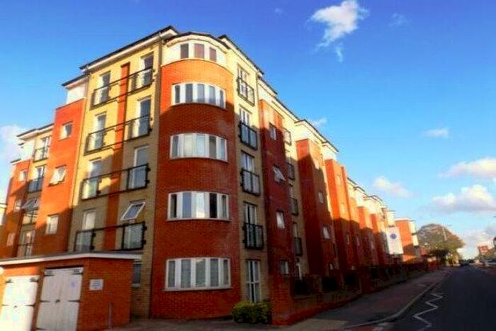 2 Bedroom Flat To Rent In - Whippendell Road, Watford, WD18