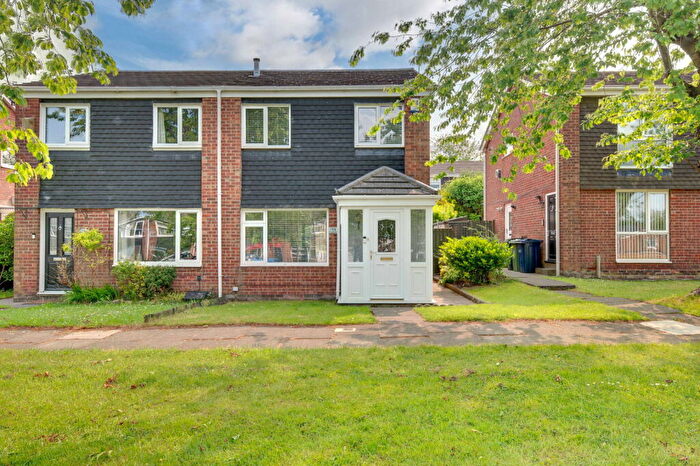 3 Bedroom Semi-Detached House For Sale In Kingsway, Sunniside, Newcastle Upon Tyne, NE16
