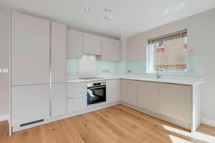 3 Bedroom Flat To Rent In Holloway Road, Islington, N19