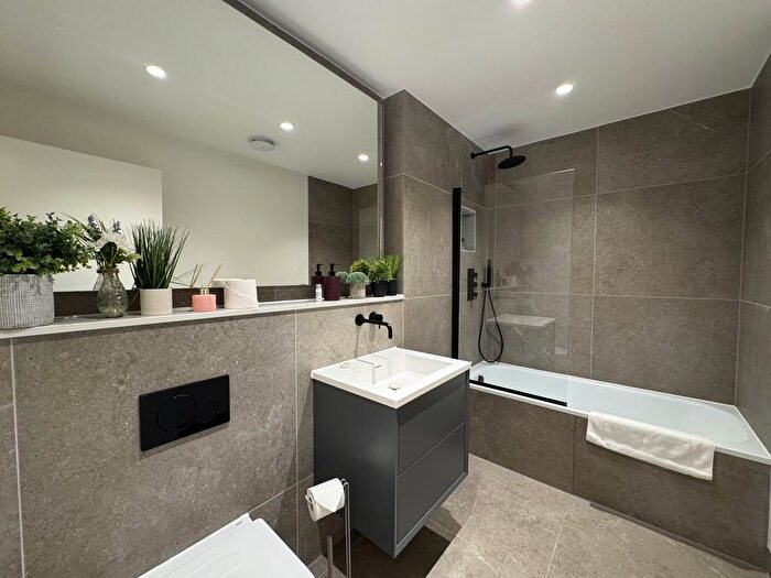 2 Bedroom Flat To Rent In Durnsford Road, London, SW19