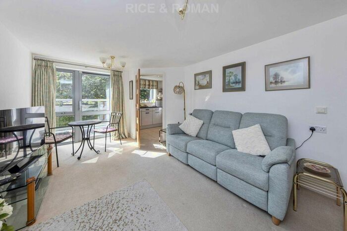 2 Bedroom Flat For Sale In Dial Stone Court, Weybridge, KT13
