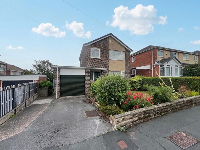 3 Bedroom Detached House For Sale In Rydal Drive, Huddersfield, HD5