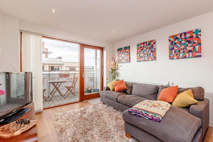 2 Bedroom Flat To Rent In Findlay House, Trevithick Way, London, E3