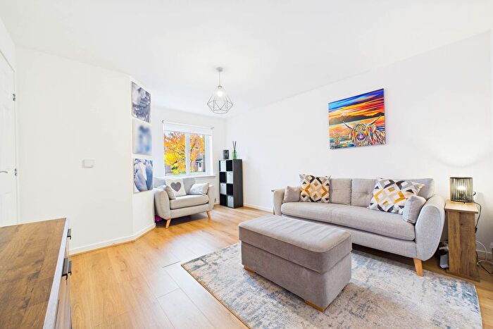 3 Bedroom Semi-detached House For Sale In Dunlop Gardens, Coatbridge, ML5