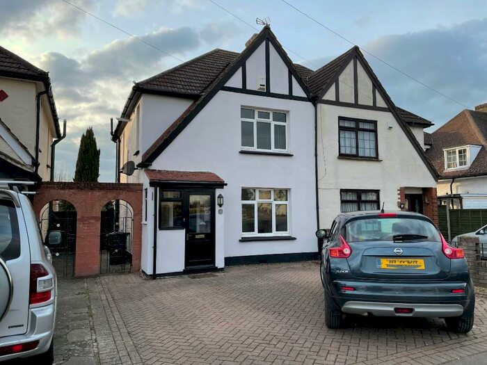 3 Bedroom Semi-Detached House To Rent In Robinson Avenue, Waltham Cross, Hertfordshire, EN7