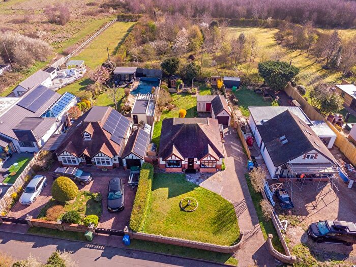 2 Bedroom Detached Bungalow For Sale In Cherry Garden Lane, Maidenhead, SL6