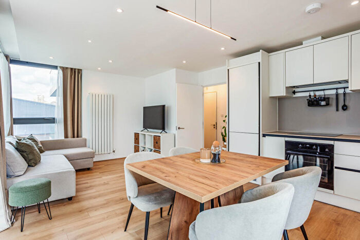 1 Bedroom Flat For Sale In Stainsby Road, London, E14