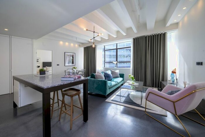 2 Bedroom Flat To Rent In Wood Lane, London, W12