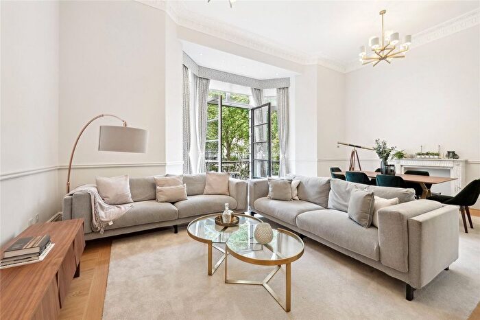 2 Bedroom Flat To Rent In Ennismore Gardens, London, SW7