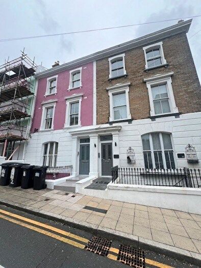 2 Bedroom Flat To Rent In Upper Terrace Road, Bournemouth, BH2