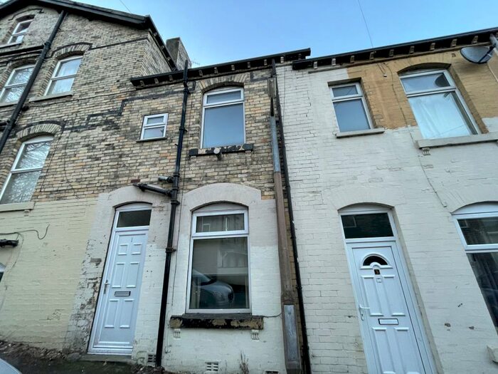 2 Bedroom House To Rent In Pattie Street, Keighley, BD20