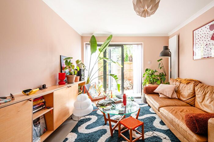 2 Bedroom Flat For Sale In Whiston Road, E2