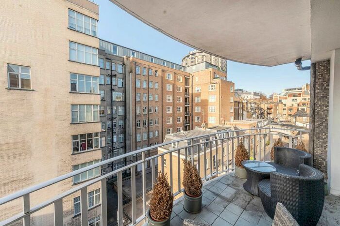 3 Bedroom Flat To Rent In William Mews, Knightsbridge, London, SW1X