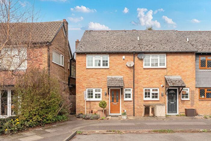 4 Bedroom End Terrace House For Sale In Middle Lane, Epsom, KT17