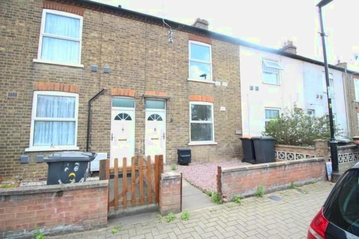 3 Bedroom Terraced House To Rent In Ampthill Street, Bedford MK42