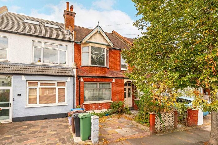 3 Bedroom Terraced House For Sale In Seely Road, Tooting, SW17