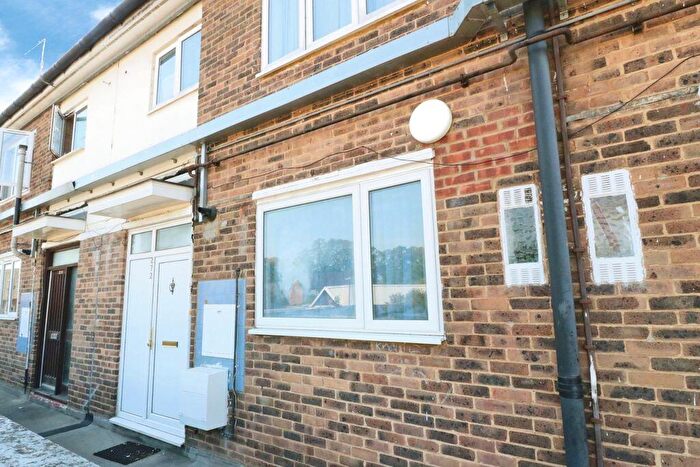 3 Bedroom Flat For Sale In Trelawney Avenue, Langley, SL3