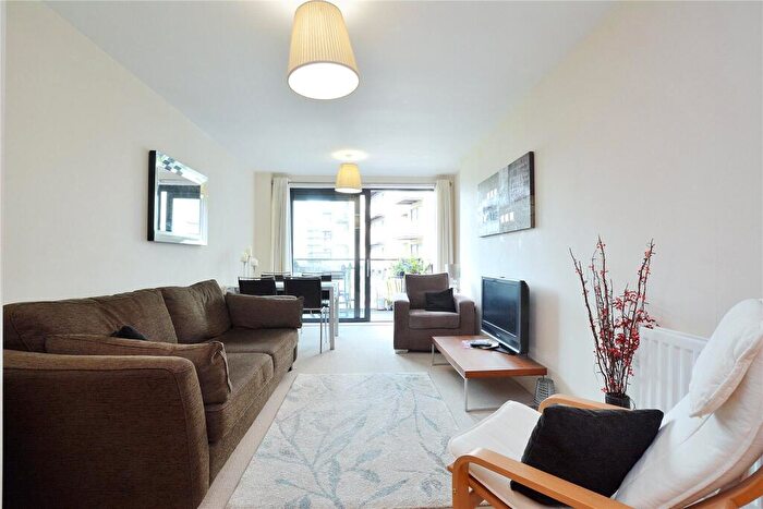 2 Bedroom Flat To Rent In Aragon Court, London, SE11