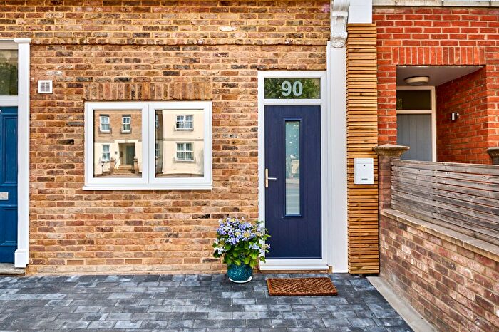 2 Bedroom Flat For Sale In Richmond Road, Kingston Upon Thames, KT2