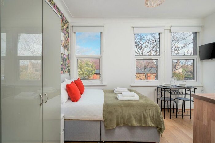 1 Bedroom Studio To Rent In Greenleaf Road, London, E17