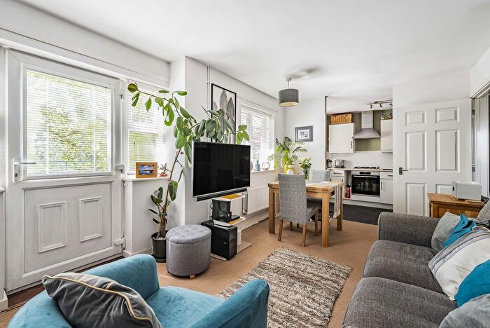 1 Bedroom Flat For Sale In Eastman Way, Haydock Court Eastman Way, KT19