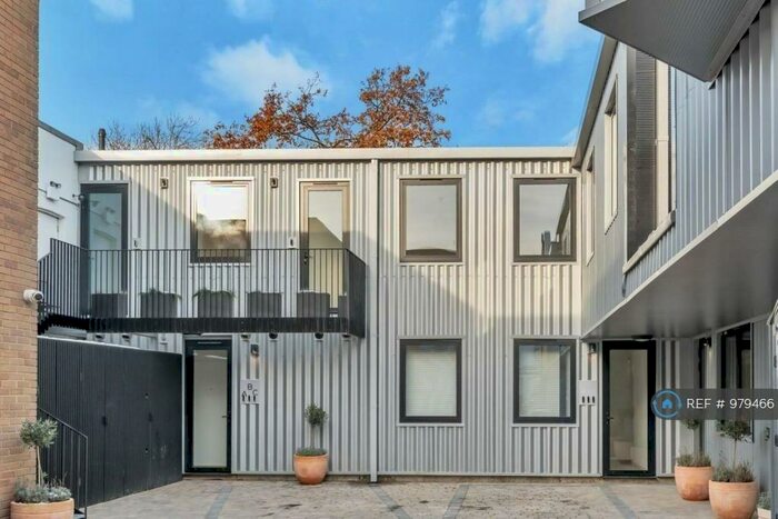 2 Bedroom Flat To Rent In Ravenscroft Road, London, BR3