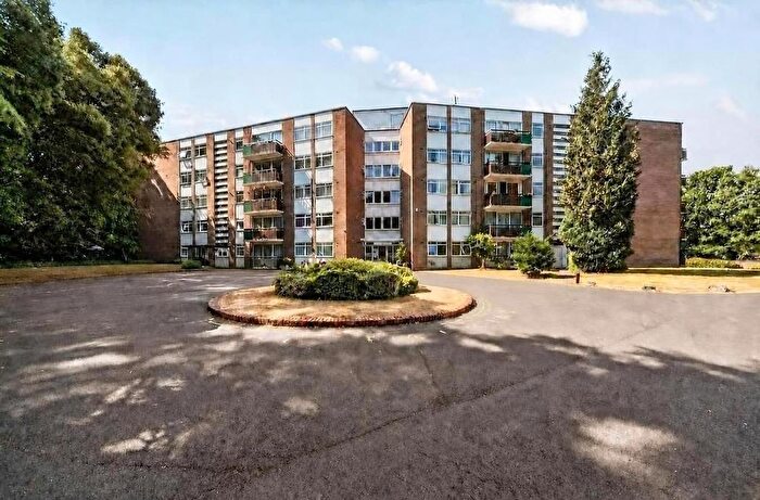 2 Bedroom Flat For Sale In Kemnal Road, Chislehurst, Kent, BR7