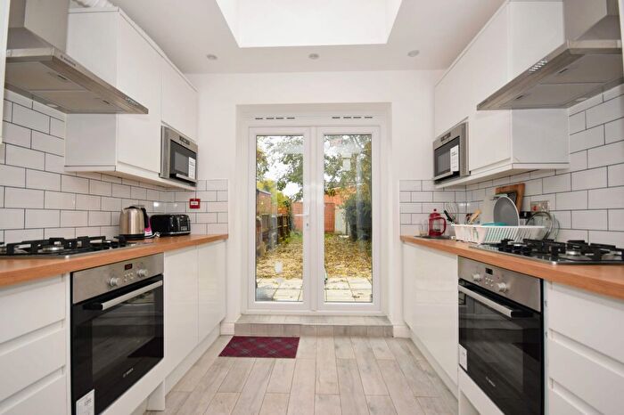 1 Bedroom Property To Rent In Room, Rosslyn Cres, Harrow, HA1