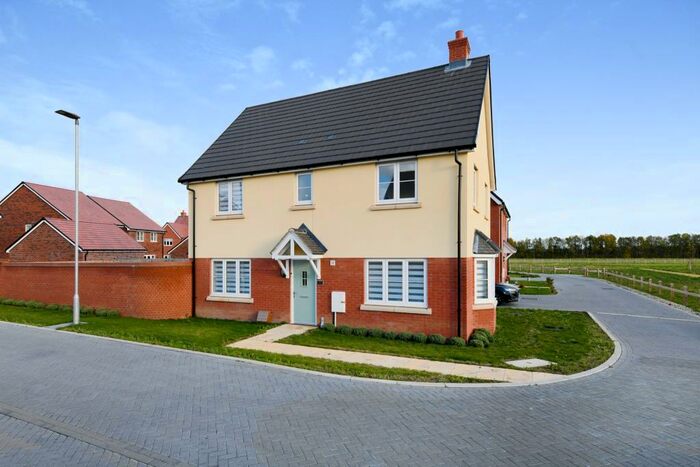 4 Bedroom Detached House For Sale In Bramley Avenue, Burnham-on-Crouch, Essex, CM0