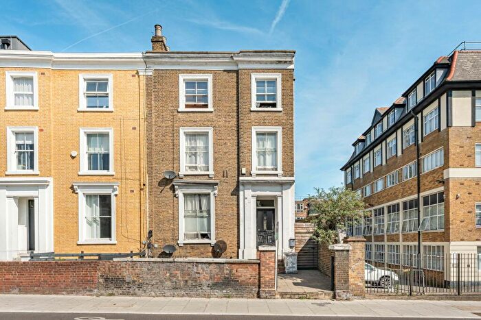 2 Bedroom Apartment For Sale In Lea Bridge Road, London, E5