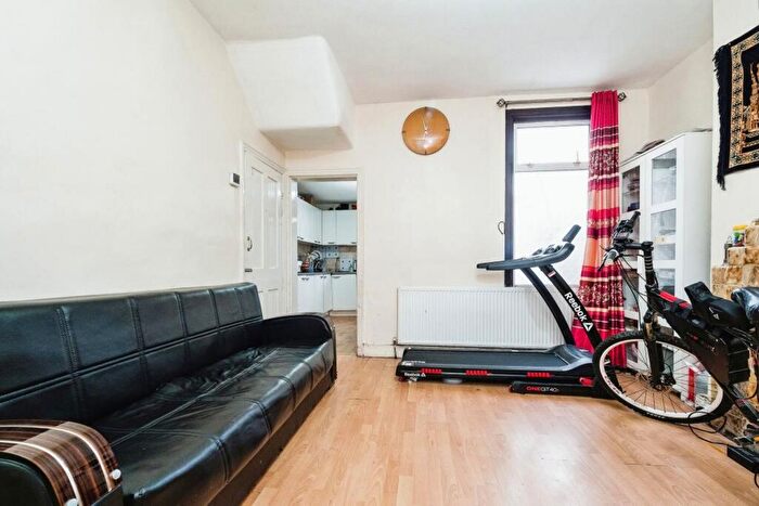 3 Bedroom Terraced House For Sale In Thorpe Road, London, IG11