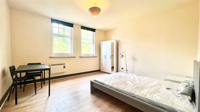 3 Bedroom Apartment To Rent In Bridge Street, Reading, Berkshire, RG1