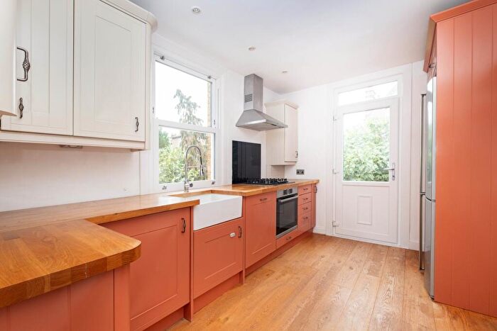 2 Bedroom Apartment To Rent In Grove Road Surbiton, KT6