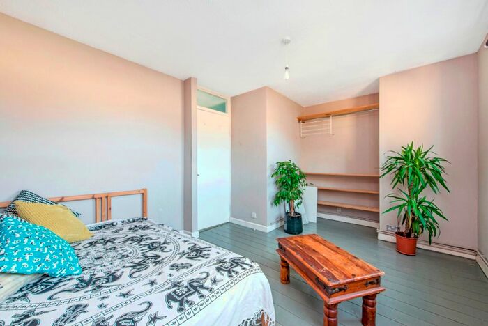 2 Bedroom Detached House To Rent In Caldecott Way, London, E5