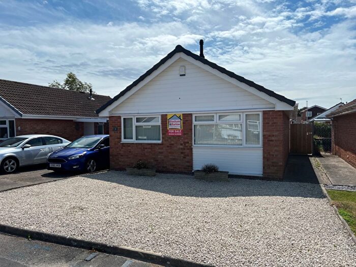 2 Bedroom Detached Bungalow For Sale In Woodpecker Drive, Weston-Super-Mare, BS22