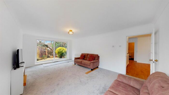 2 Bedroom Flat To Rent In Church Lane, Loughton, IG10