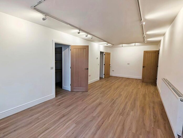 2 Bedroom Flat To Rent In High Street, Kibworth, Leicester, LE8