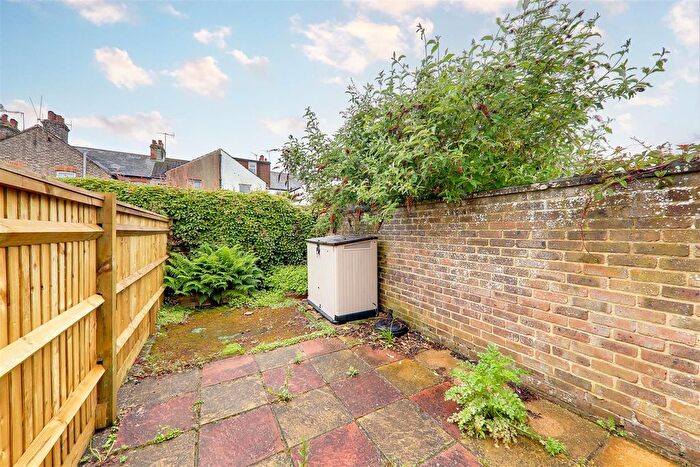 1 Bedroom Flat For Sale In Kingsland Road, Broadwater, Worthing, BN14