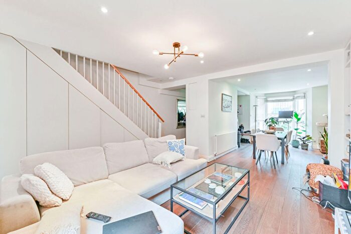 2 Bedroom Maisonette For Sale In Barnsdale Road, Maida Hill, London, W9