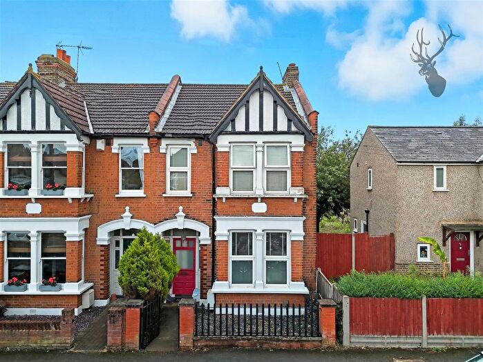 3 Bedroom End Of Terrace House For Sale In Scholars Road, North Chingford, E4
