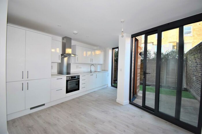 2 Bedroom Flat To Rent In Hindsleys Place London, SE23