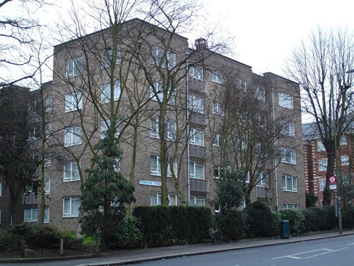 2 Bedroom Apartment To Rent In Edinburgh House, Tenterden Grove, Hendon, NW4