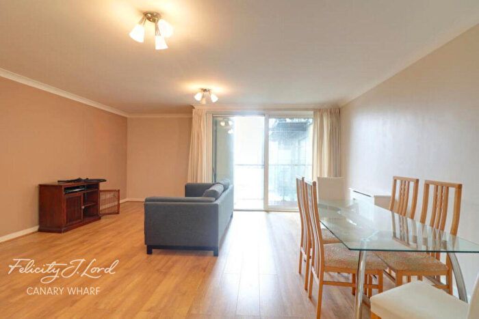2 Bedroom Apartment To Rent In Boardwalk Place, London, E14