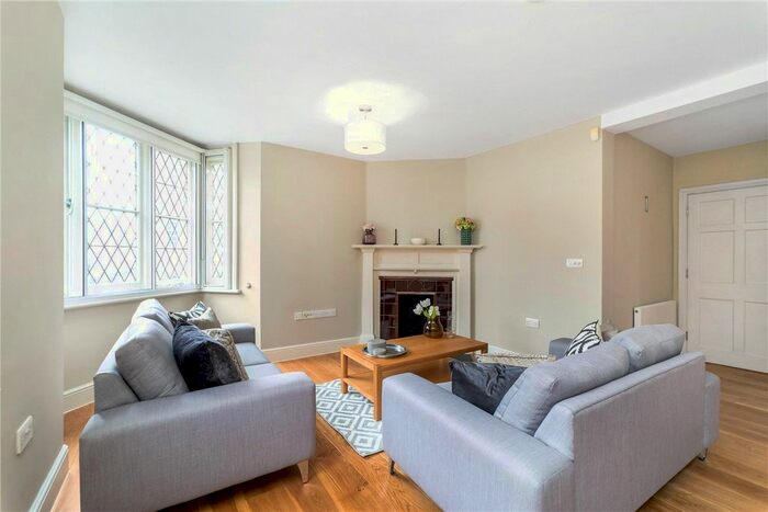 2 Bedroom Flat To Rent In Queen Anne Street, Marylebone, London, W1G