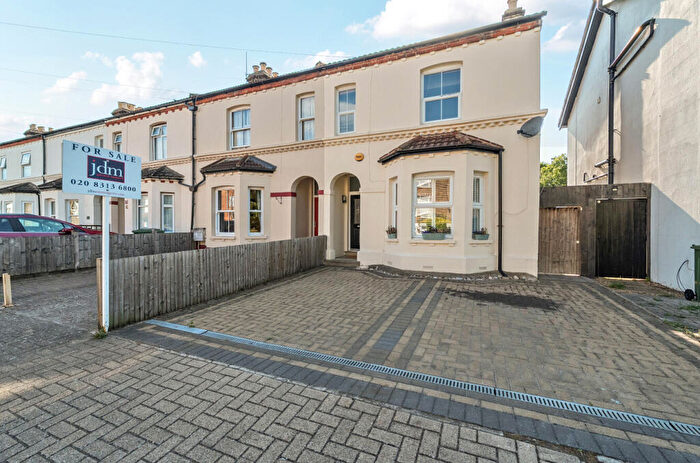 4 Bedroom End Of Terrace House For Sale In Stanley Road, Bromley, BR2