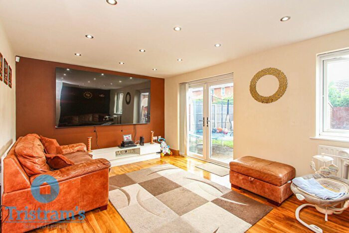 3 Bedroom Semi Detached House For Sale In Hotspur Drive, Colwick, NG4