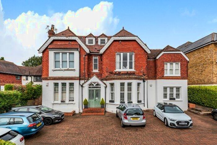 2 Bedroom Flat To Rent In Park Hill Road, Bromley BR2