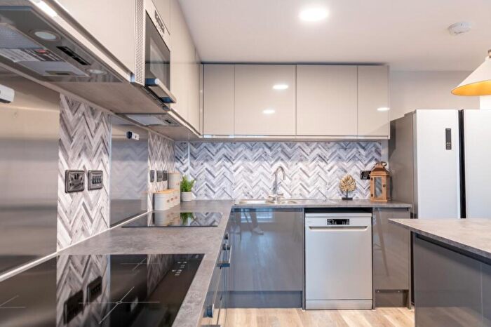 7 Bedroom Flat To Rent In Gloucester Court, - Gloucester Road, Bishopston, Bristol, BS7