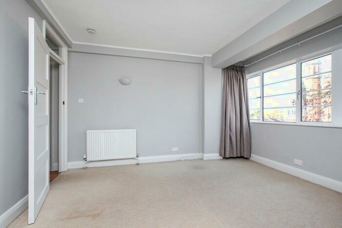 2 Bedroom Apartment To Rent In Forest Hill Road, London, SE22