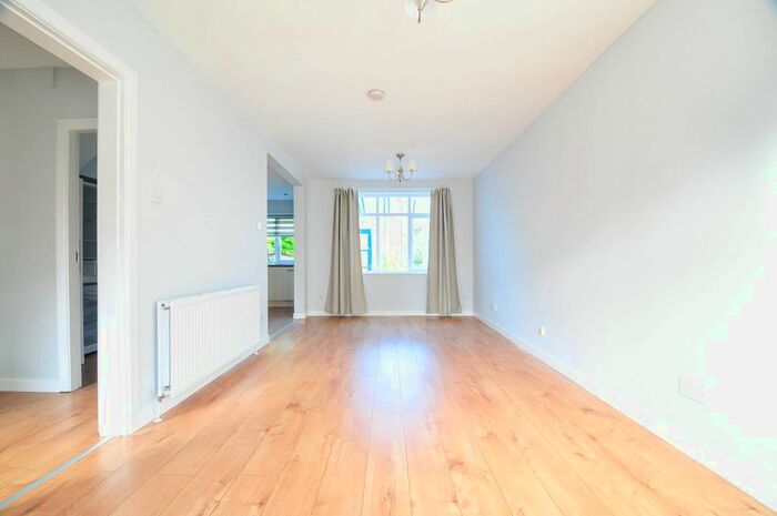 3 Bedroom Semi-Detached House To Rent In Cuthbert Road, Cheadle, SK8